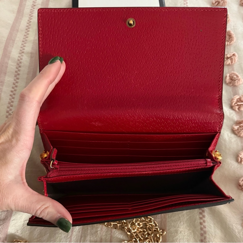 Gucci Neo GG Supreme long wallet w/added Chain in Beige Canvas and Red leather. - Picture 6 of 6